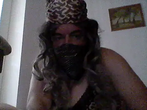 Cruellacrossdress webcam