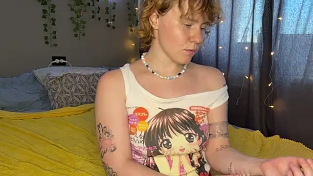 NessaLuxe webcam