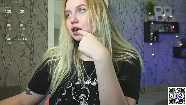 Moon_Valkyrie webcam