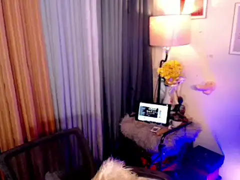 urmidnightcravingsxx webcam