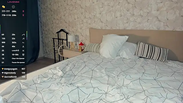 KarinStfleur live cam on StripChat