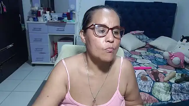 pervert_mommy_ live cam on StripChat