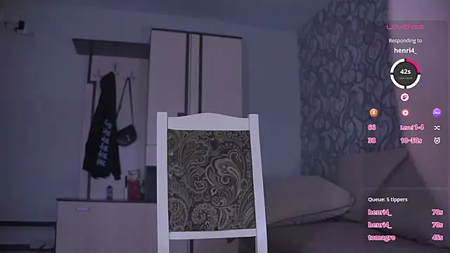 GlaydsLeveto live cam on StripChat