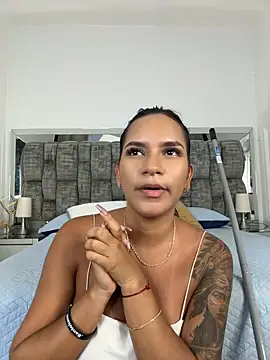 amara_wet04 live cam on StripChat