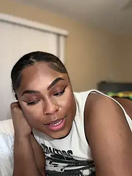 CandyLuxxxx webcam