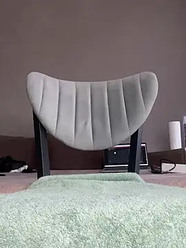 LaraVoosh webcam