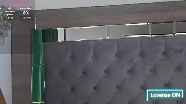 Lorehottie webcam