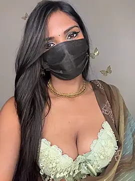 lovely_babiee (F young) - Nude + 4 mint lush control last tipper