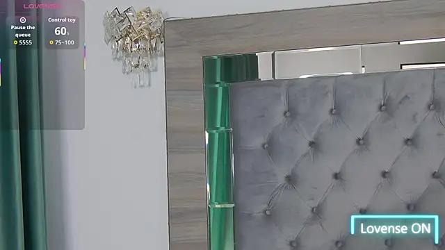 Lorehottie webcam