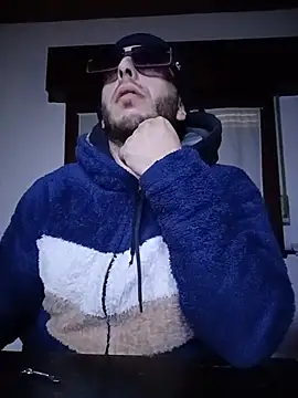 erecto_18 live cam on StripChat