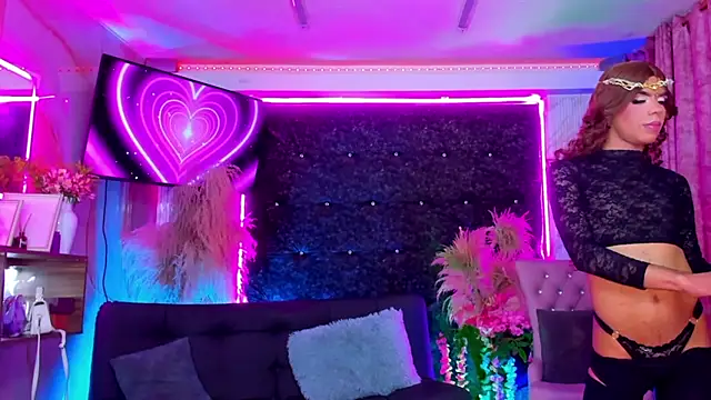 Queens_Wonders_Blonders webcam