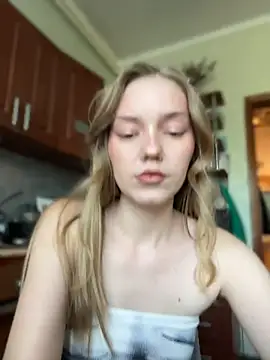 MilaMoone webcam