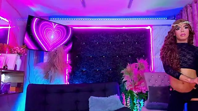 Queens_Wonders_Blonders webcam