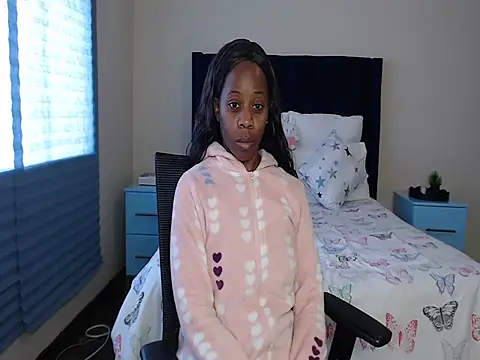 QUEENMANDYY webcam