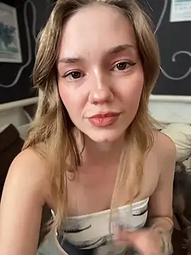 MilaMoone live cam on StripChat