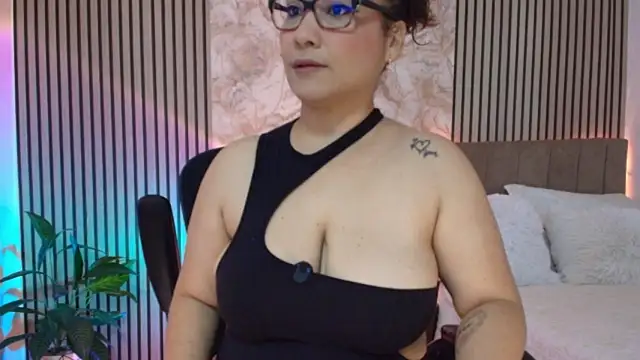 JuliRamirez webcam