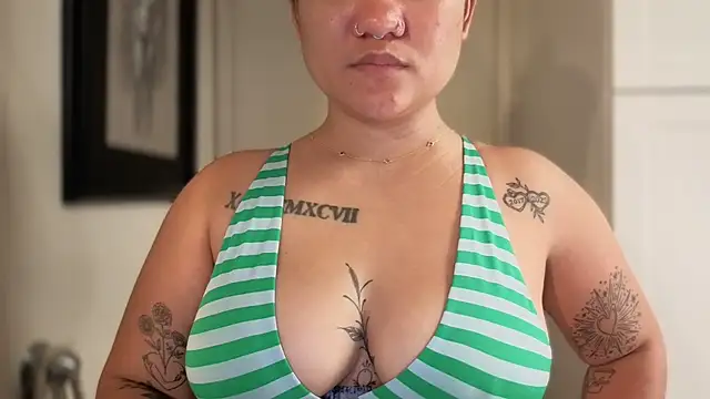 momgoeswild webcam