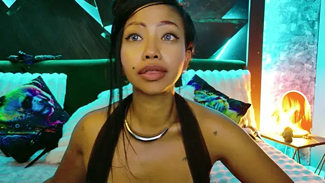 ElyaQuinn live cam on StripChat