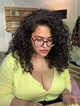 Curvydesifromgermany webcam