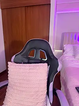 ArianaReynoldss live cam on StripChat