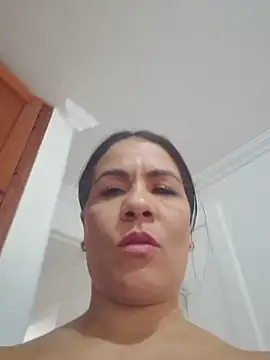 karla-bruni (F milf) - squirt on my pants
