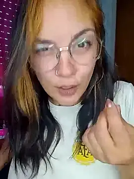 kuramaqueen webcam