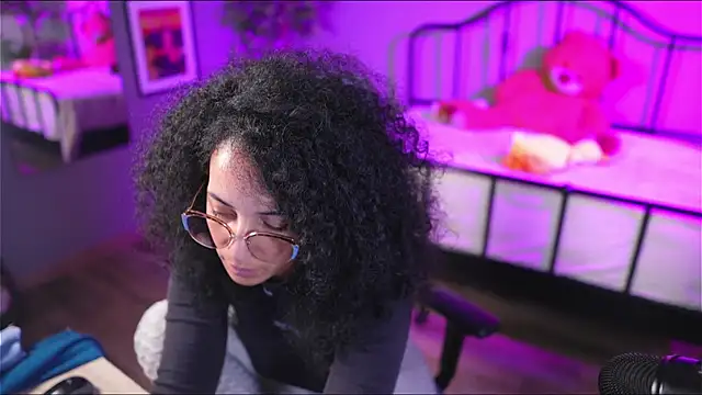 Millie_Volturi webcam