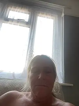 Blondnboujee53 webcam