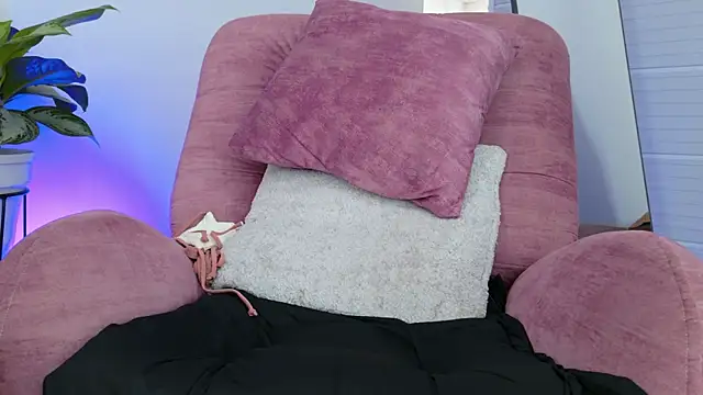 Pauline_Peach live cam on StripChat