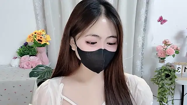 MIJ-Uwuu live cam on StripChat