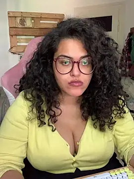 Curvydesifromgermany