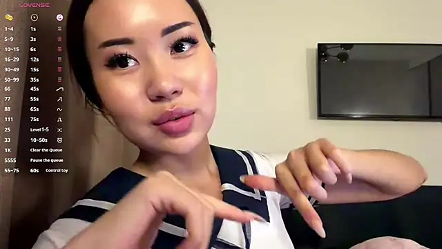 Ur_neighbor_Kira webcam