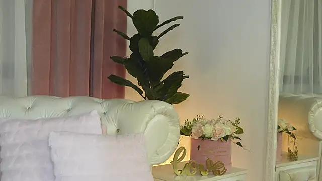 NinaCrystal1 webcam