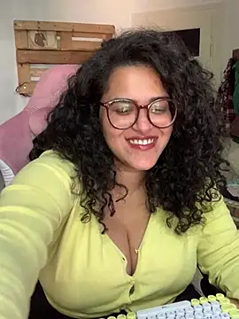 Curvydesifromgermany webcam