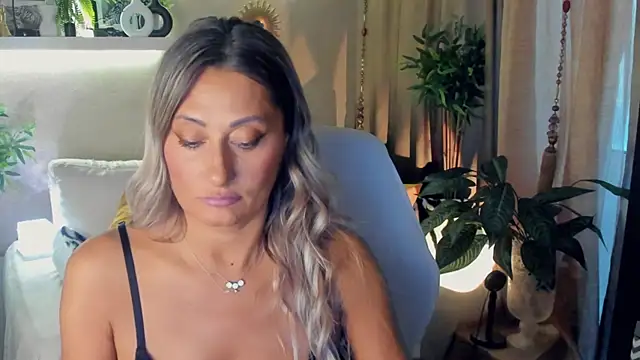 SarahAlluring webcam