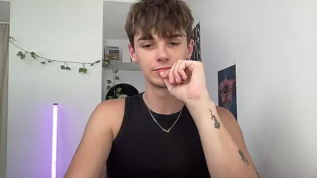 YourMilkyGuy webcam