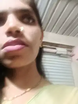 Cut_usha35 webcam