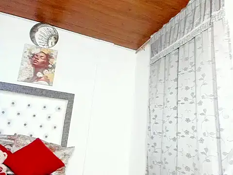 sarahnanksdoll webcam