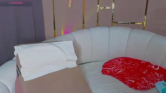 emilytrays live cam on StripChat