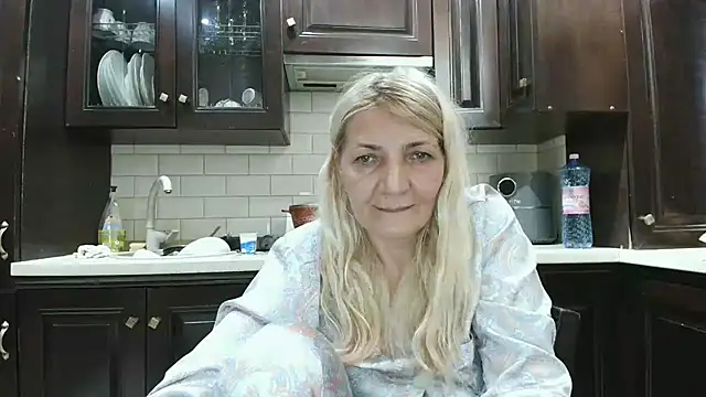 ButterflyBlondie live cam on StripChat