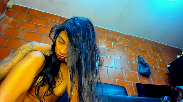 Emma__cumlovee live cam on StripChat