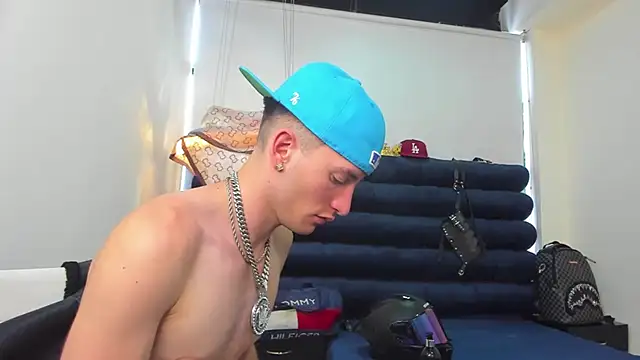 HunterHeat_ live cam on StripChat