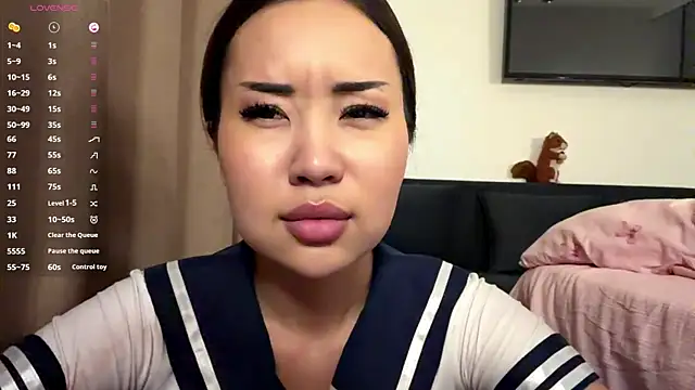 Ur_neighbor_Kira webcam