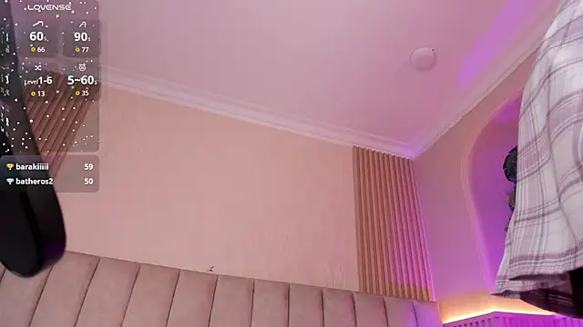 naomi_hill1 live cam on StripChat