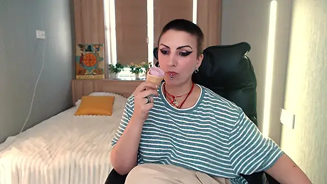 Sweet-n-Strong live cam on StripChat