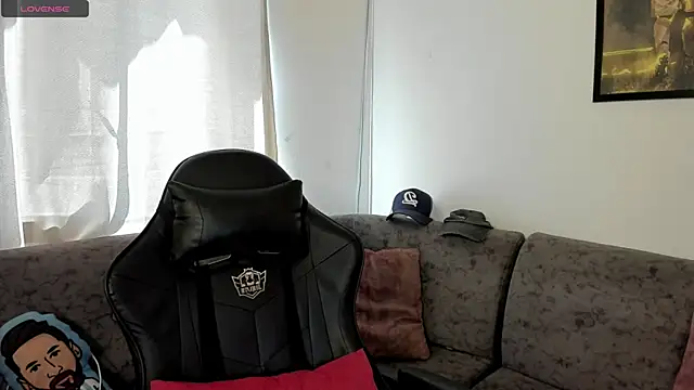 sweetlatinoboy live cam on StripChat