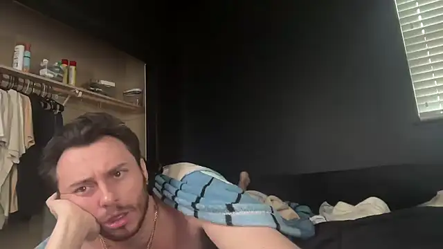 Cloudyydayzz webcam