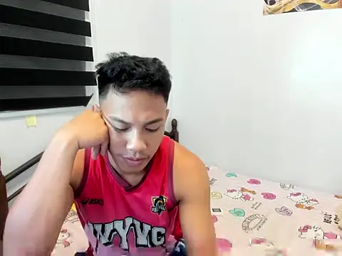 urfucker_vinz live cam on StripChat