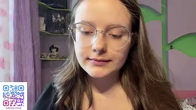 RoseLyyn webcam