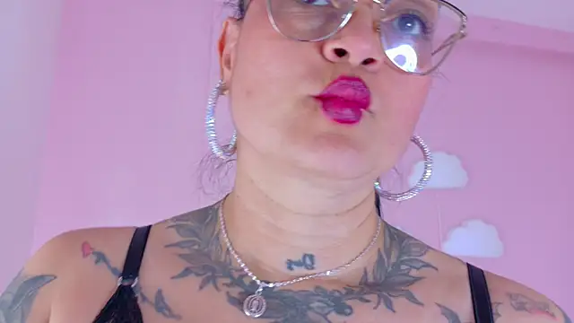 NoeliaSaenz__ webcam
